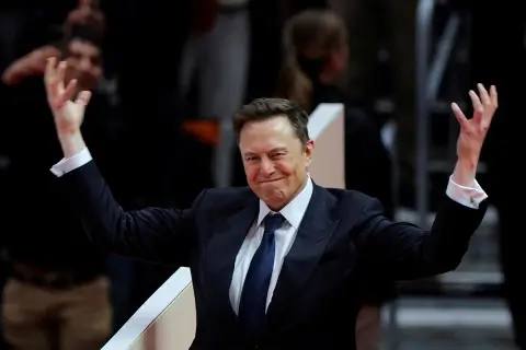 Илон Маск первым в истории преодолел отметку в 800 миллиардов долларов личного состояния