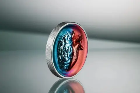 Битва сердца и разума в серебре – Острова Кука представили философскую монету