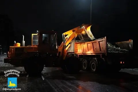 Гомель бросил сотни людей на борьбу с циклоном – на дороги высыпали 120 тонн реагентов