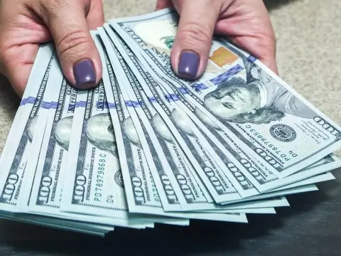 На торгах в Беларуси доллар неожиданно просел — как изменились курсы остальных валют 23 февраля