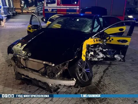 Нарушение сигнала светофора стало причиной аварии на столичном перекрестке в Минске