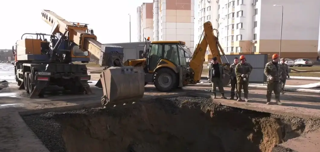Круглосуточный ремонт на улице Головацкого в Гомеле — почему разрушилась дорога