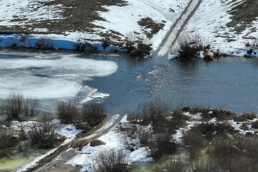 В Мстиславском районе паводок затопил автомобильный мост — проезд транспорта полностью закроют