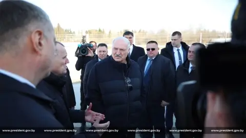 Украинский беспилотник упал в Беларуси и ранил женщину: Лукашенко рассказал, почему не стал «выть и кричать»