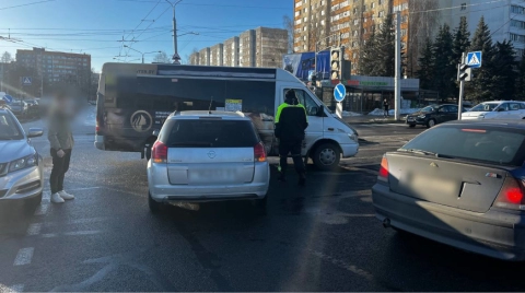 В Минске маршрутка столкнулась с легковым автомобилем — авария произошла при левом повороте