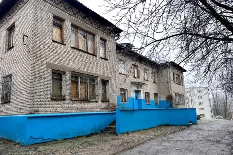 В центре Минска за $630 тысяч продают заброшенное здание — почему оно выглядит как декорация к хоррору