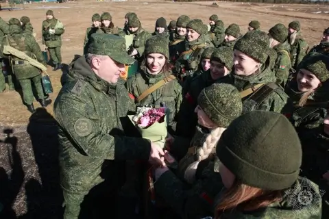 В Вооруженных Силах Беларуси служат свыше 4000 женщин — почему министр обороны ставит их в пример мужчинам
