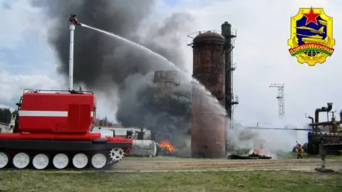 Спасатели Беларуси получили пожарный танк — 10-тонная бронемашина будет тушить склады с боеприпасами