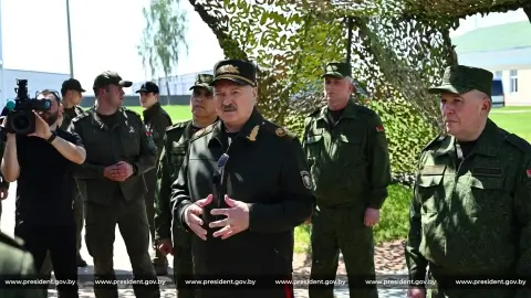 Лукашенко заявил, что Беларусь не собирается воевать с Украиной